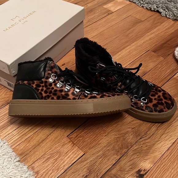 Marc Fisher NEW Sz 7.5 M Womens Daisie Sneaker Cheetah Print Fur Ankle Booties - Picture 2 of 4